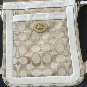 Coach Cricket tan cream signature turnlock over the shoulder bag 42664…